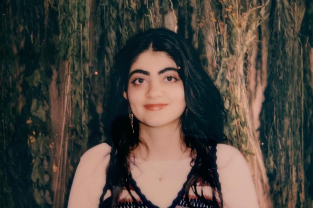 Photo of Yegane Mehrzad, cropped to a 3:2 ratio.